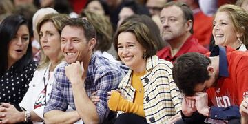 HOUSTON, TEXAS - MAY 10: Emilia Clarke from Game of Thrones watches courtside during Game Six of the Western Conference Semifinals of the 2019 NBA Playoffs at Toyota Center on May 10, 2019 in Houston, Texas\u002E NOTE TO USER: User expressly acknowledges and agrees that, by downloading and or using this photograph, User is consenting to the terms and conditions of the Getty Images License Agreement\u002E   Bob Levey/Getty Images/AFP\n== FOR NEWSPAPERS, INTERNET, TELCOS & TELEVISION USE ONLY ==