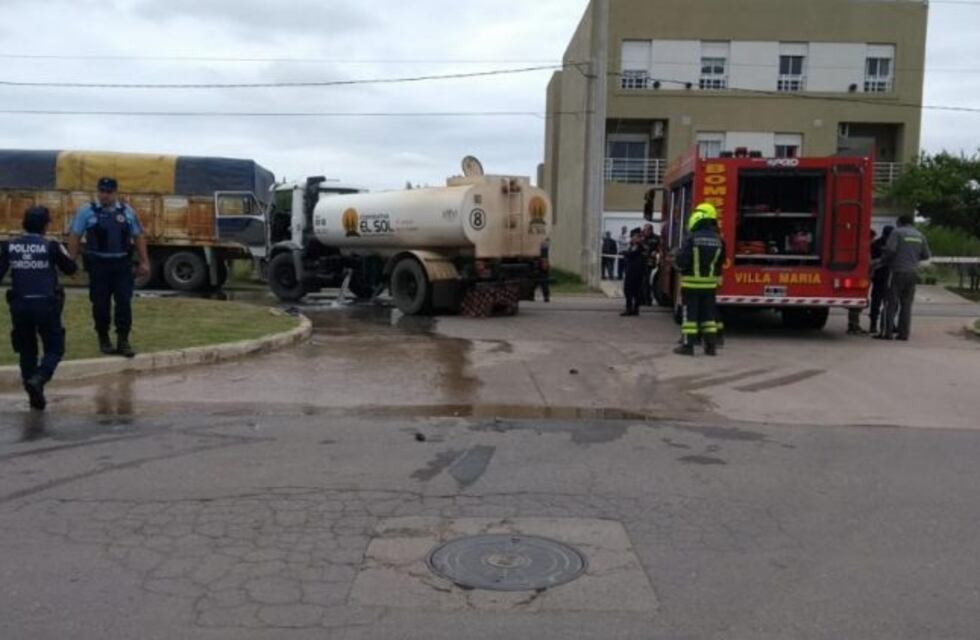 Chocaron en moto contra un camión y una joven murió aplastada por el pesado rodado