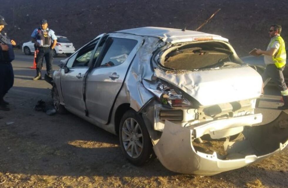 Una mujer volcó y salvo su vida de milagro