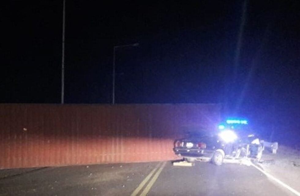 Fuerte accidente entre un auto y un camión dejó un muerto