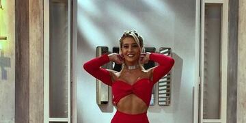 Sol Pérez posando en el estudio de \