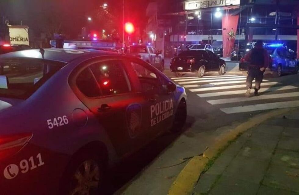 La policía de la Ciudad que recibió dos balazos presenta una leve mejoría y está estable