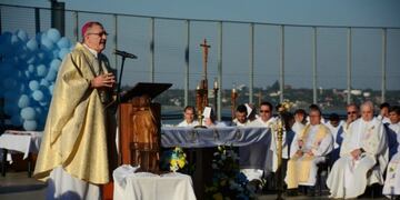 El obispo Juan Rubén Martínez de Posadas celebró la misa de Corpus en el Anfiteatro Manuel Antonio Ramírez\u002E (MisionesOnline)