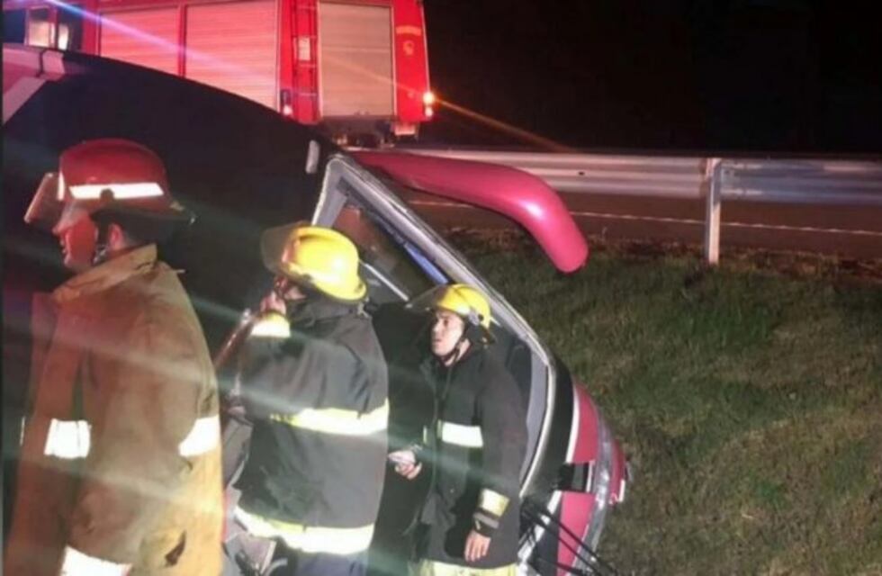 Volcó un micro con chicos que iban a un concurso de baile a Uruguay: hay 8 heridos