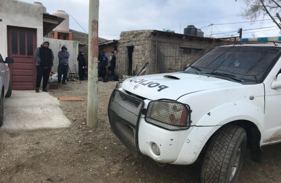 Detienen a un hombre que robó y amenazó a dueños de un comercio