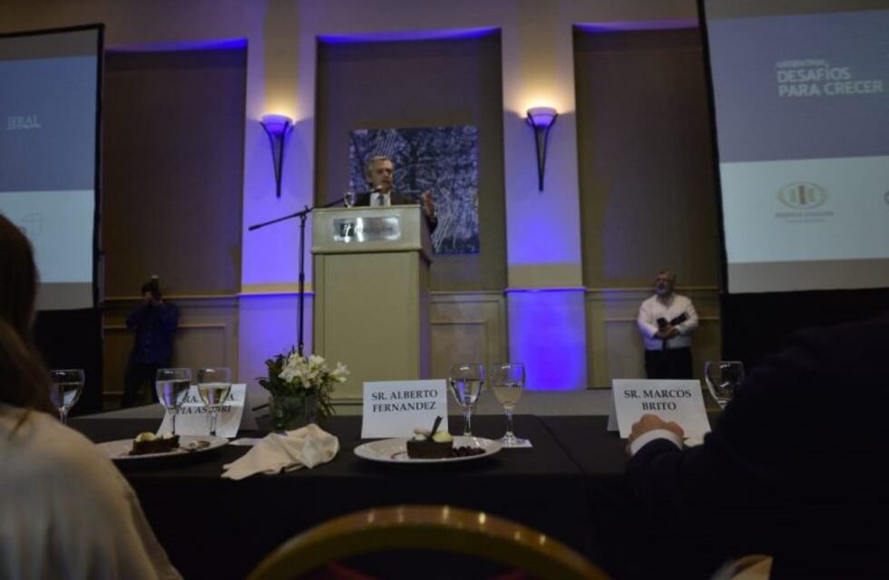 Alberto Fernández disertó en la Fundación Mediterránea