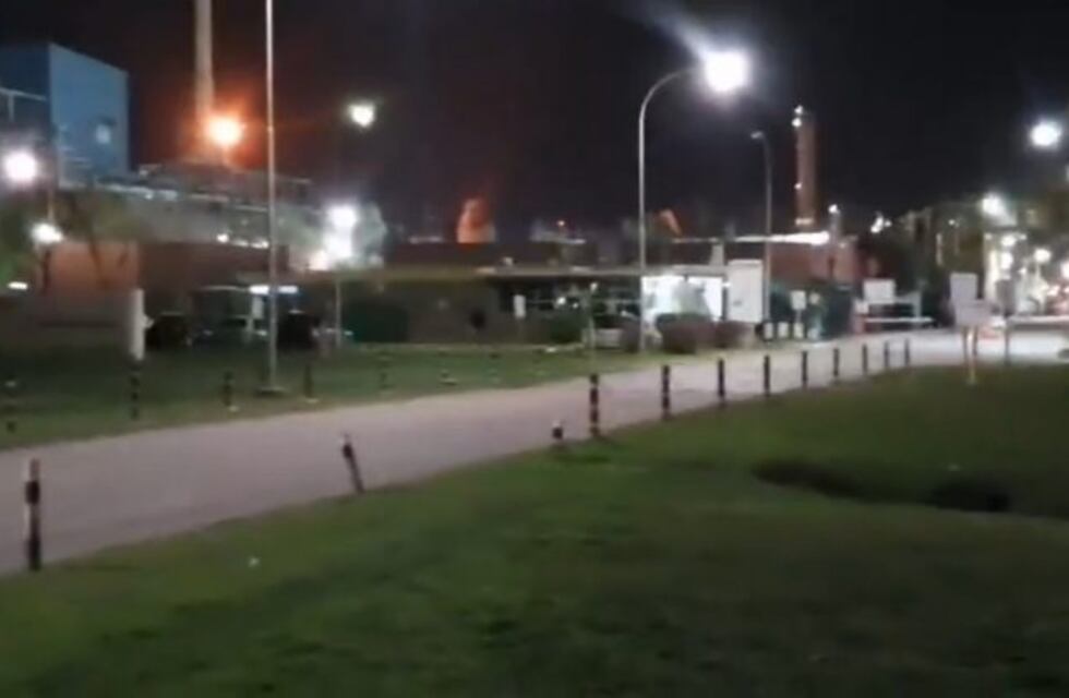 Una explosión en el polo petroquímico paralizó a Bahía Blanca