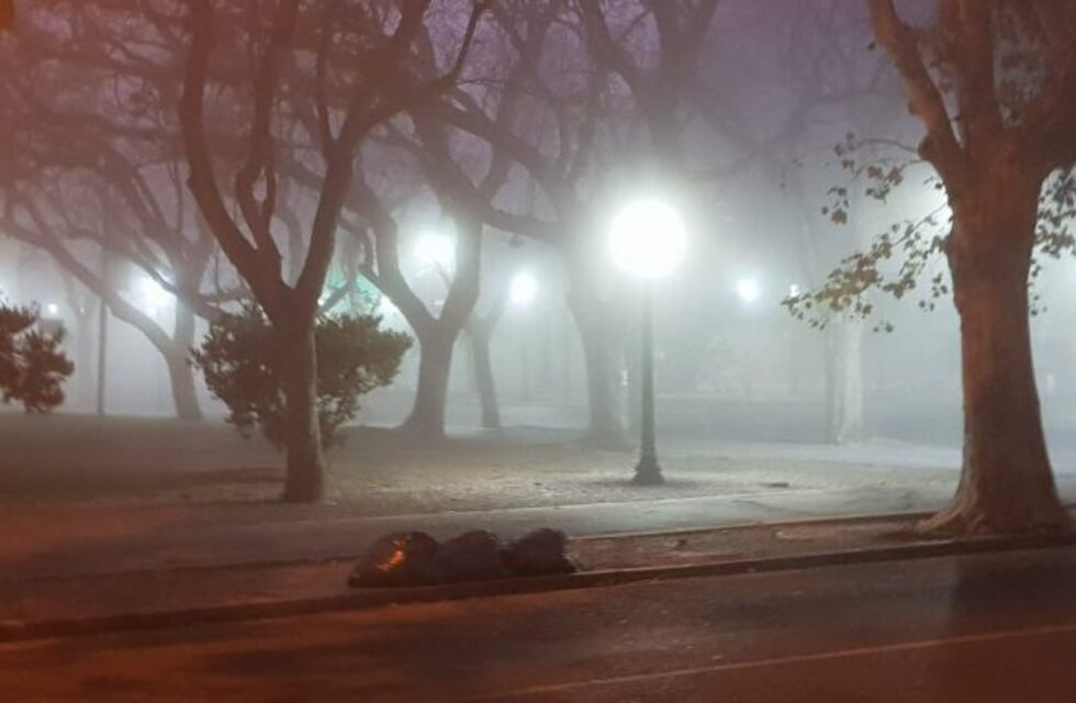 La baja visibilidad dominó Rosario en la primera mañana del año con intensa niebla