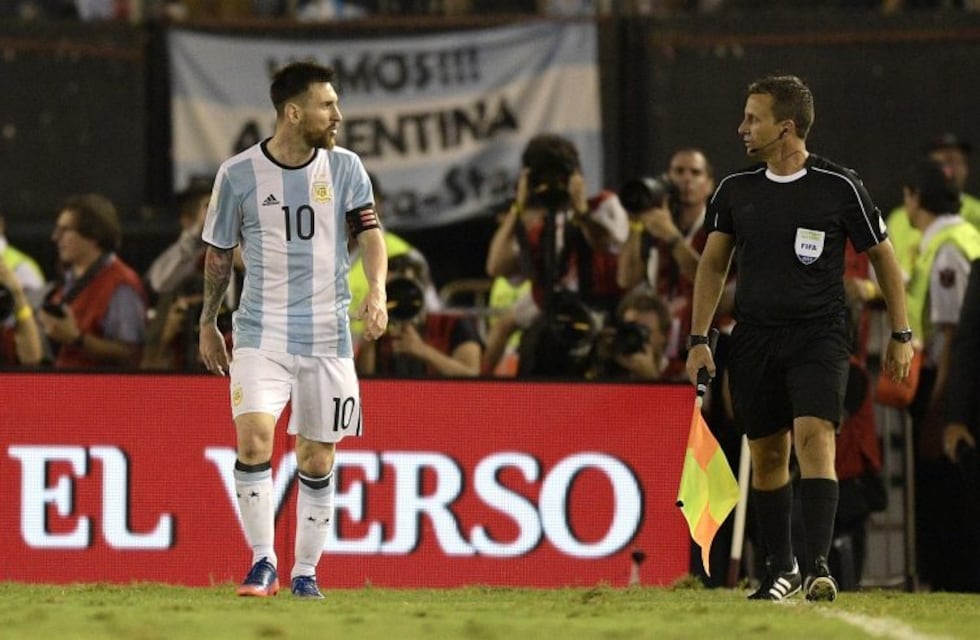 Messi: "Niego en forma terminante haber ofendido al árbitro asistente"