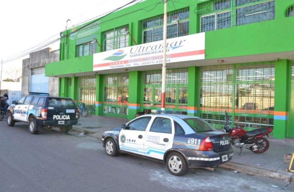 Dos policías en su franco se enfrentaron a los tiros con ladrones