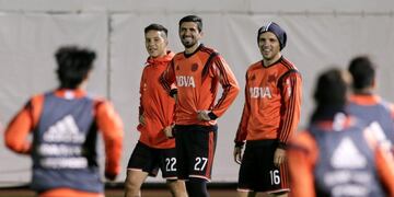 Luis González (centro) fue acusado de intento de asesinato por su esposa\u002E EFE/Kimimasa Mayama