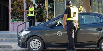 Al menos seis delincuentes roban a una mujer en la madrugada