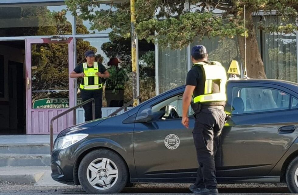 Al menos seis delincuentes roban a una mujer en la madrugada