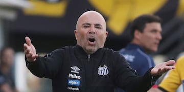 Santos perdió la punta del Brasileirao y Jorge Sampaoli casi termina a las piñas\u002E (REUTERS)