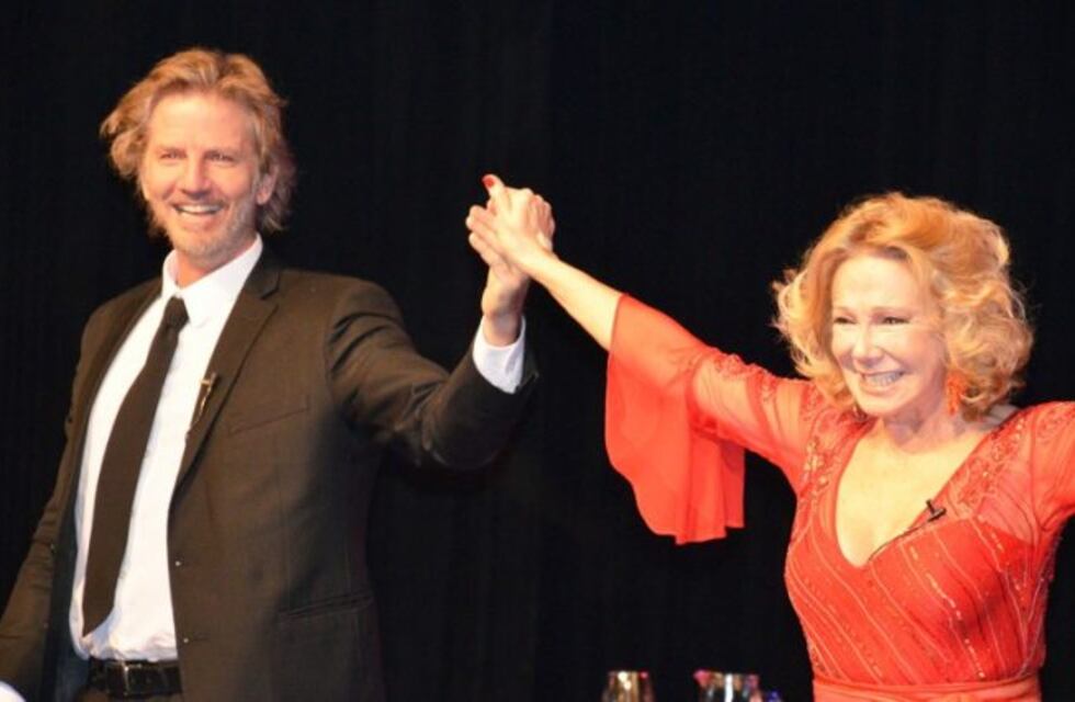 Facundo Arana y Soledad Silveyra presentaron "Cartas de Amor" en Santa Rosa