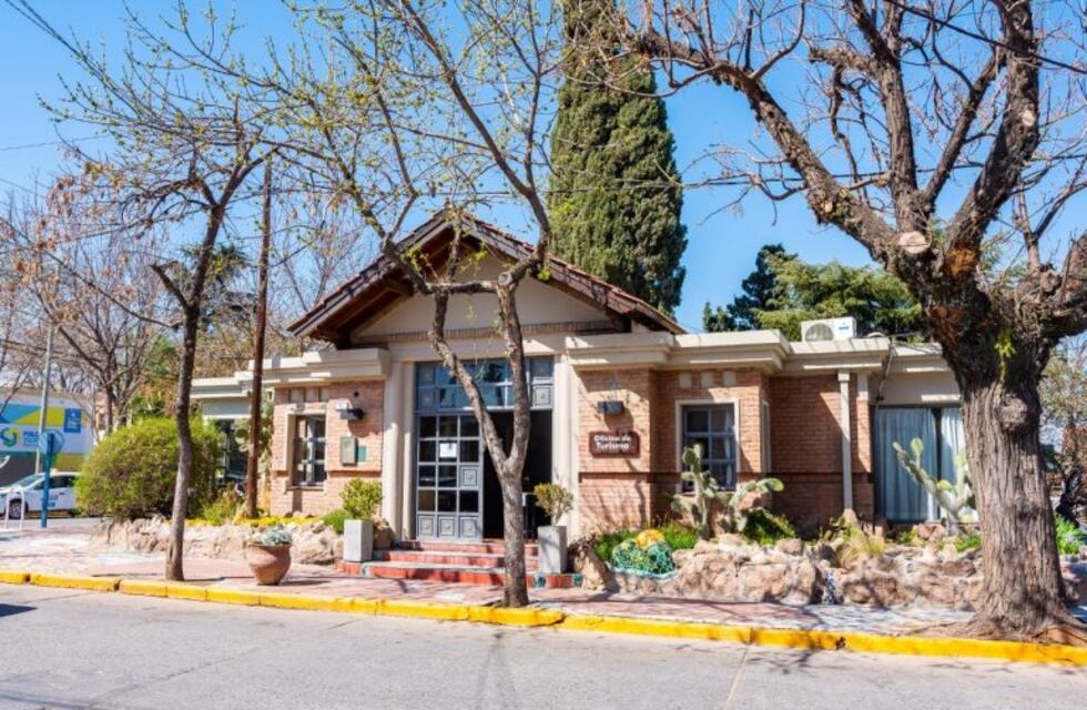 Comenzaron a atender la oficinas de turismo de Mina Clavero