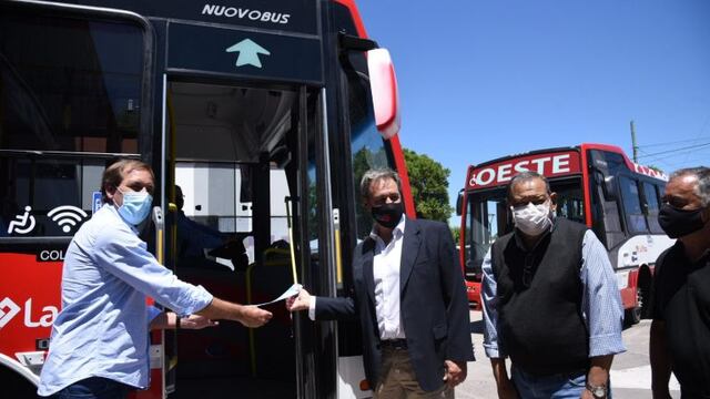Garro presentó nuevos colectivos de última tecnología para la ciudad (Municipalidad de La Plata)