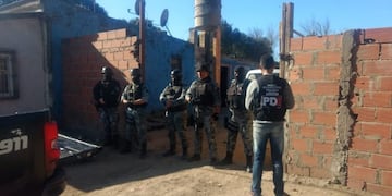 La Policía de Investigaciones (PDI) allanó diferentes domicilios en Puerto General San Martín\u002E (@minsegsf)