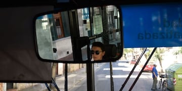 Comienza a manejar la primera colectivera rosarina: \