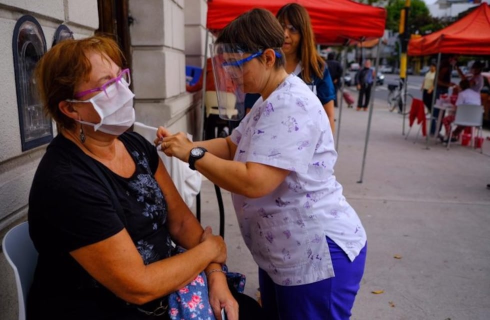 Confirmaron que la vacunación antigripal para adultos mayores continuará el lunes
