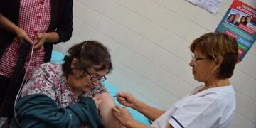 Vacunación en Corrientes a población de riesgo\u002E