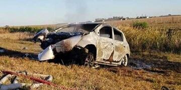 Los ocupantes del auto murieron carbonizados dentro del vehículo
