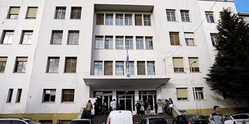 Reclaman la falta de pago de sus haberes, aumento y corte de la prestación de servicios de la obra social SEROS\u002E