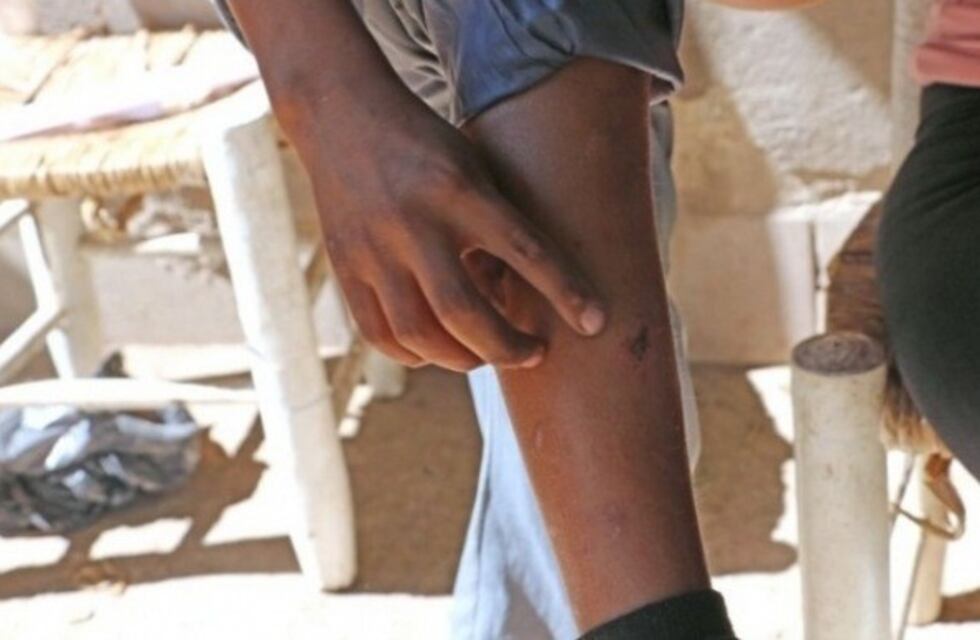 Golpeó a su mujer y baleó al vecino