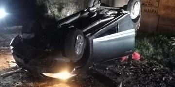 Vuelco de un auto ligado a asaltos en Autopista a Buenos Aires