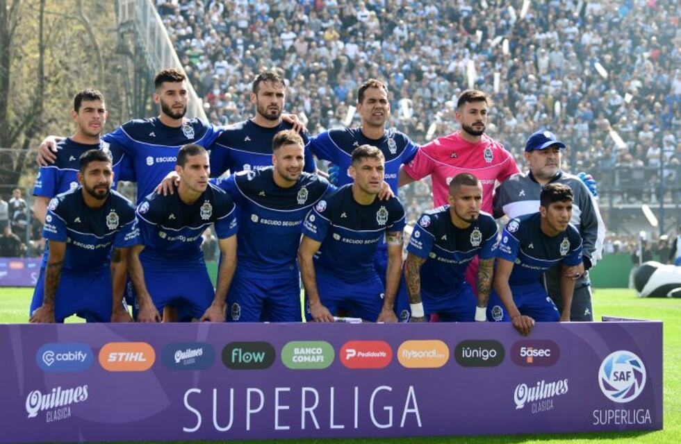 La tradicional costumbre que Diego Maradona recuperó al posar con sus jugadores