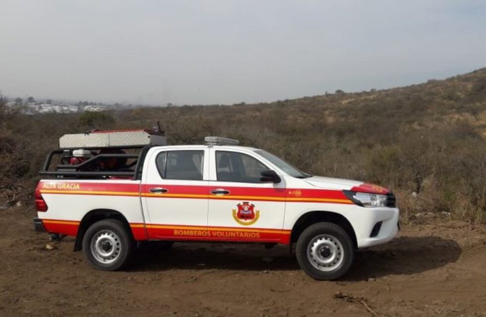 Alta Gracia: Bomberos Voluntarios lograron extinguir un incendio en barrio Liniers
