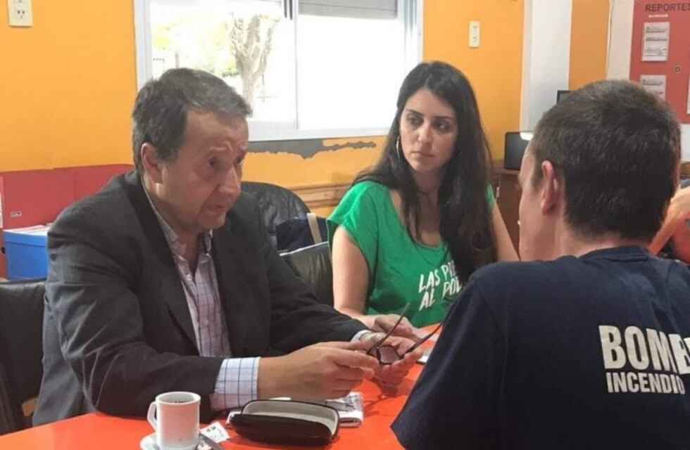 Le robaron el teléfono al diputado Carlos Del Frade durante un reportaje