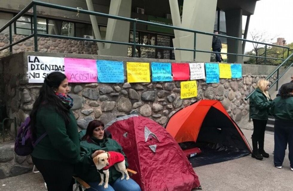 Trolebuseras iniciaron huelga de hambre frente a la Muni