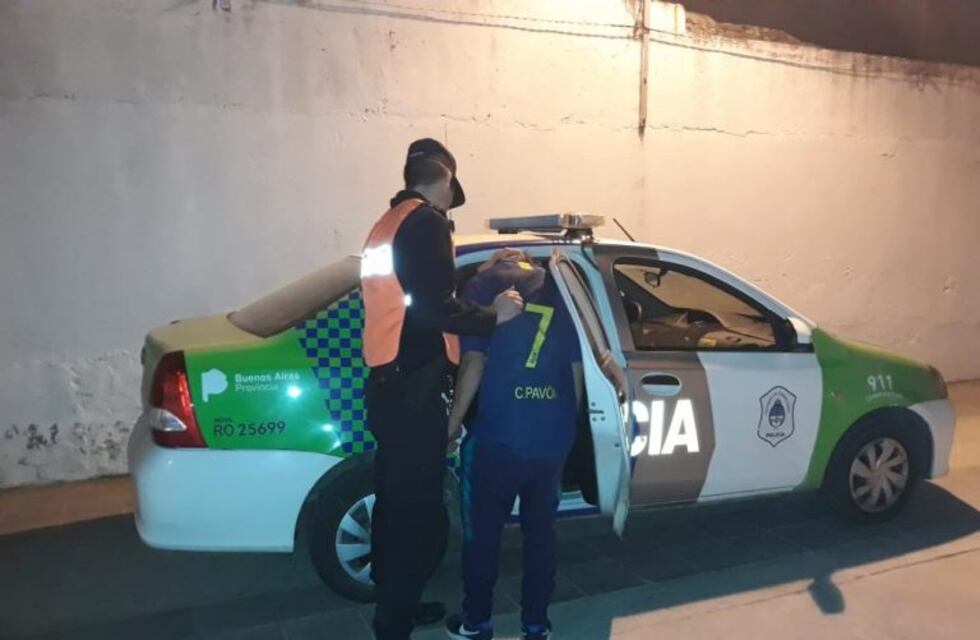 Menor golpeó a un policía cuando era demorado y fue liberado a los pocos minutos