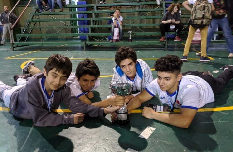 Cuatro alumnos salteños necesitan ayuda para competir en Francia