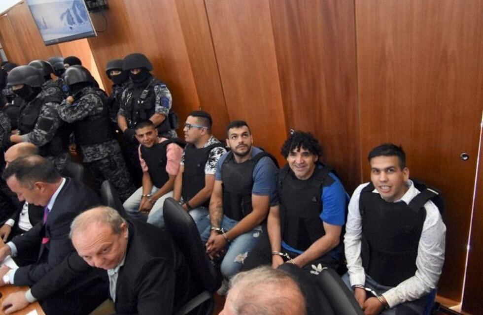 Escucha a Los Monos: "Andamos matando gente por todos lados"