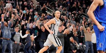 Emanuel Ginóbili se encuentra quinto en la votación para disputar el All Star Game de la NBA\u002E (AP Photo/Darren Abate)