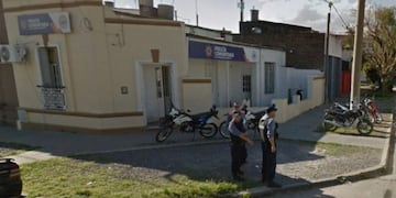 El dueño del inmueble donde funcionó la seccional de la Policía Comunitaria reclama una deuda por el alquiler\u002E (Street View)