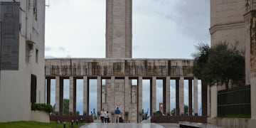 Otra vez Nación se atrasó y el Monumento a la Bandera no estará listo para el 20 de junio