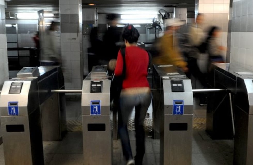 Los Metrodelegados volvieron a liberar los molinetes y amenazan con hacer paro la semana próxima