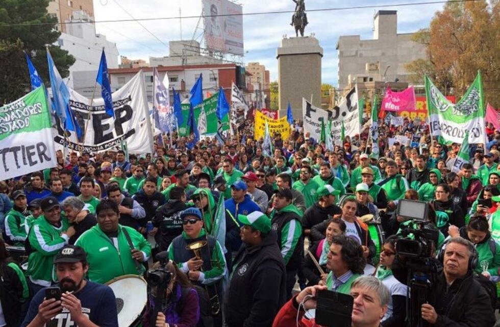 La CTA y movimientos sociales neuquinos convocan a un paro bajo la consigna "Unidad contra el Ajuste"