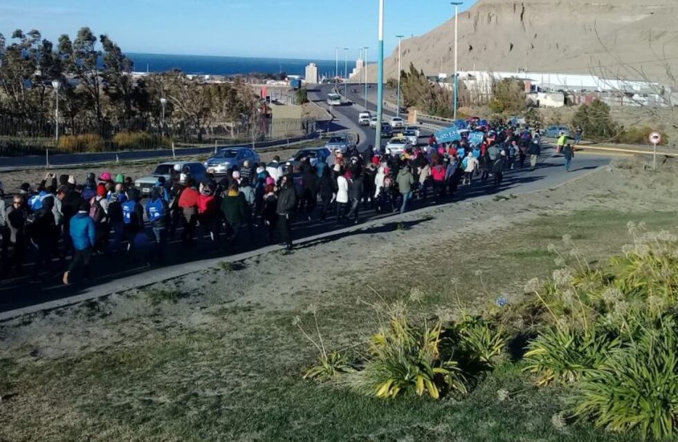 Marcha en Comodoro Rivadavia tras incidentes en Rawson con estatales