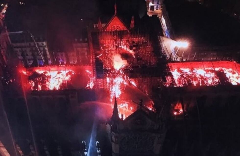 Notre Dame: extinguieron el fuego y descartan que haya sido intencional
