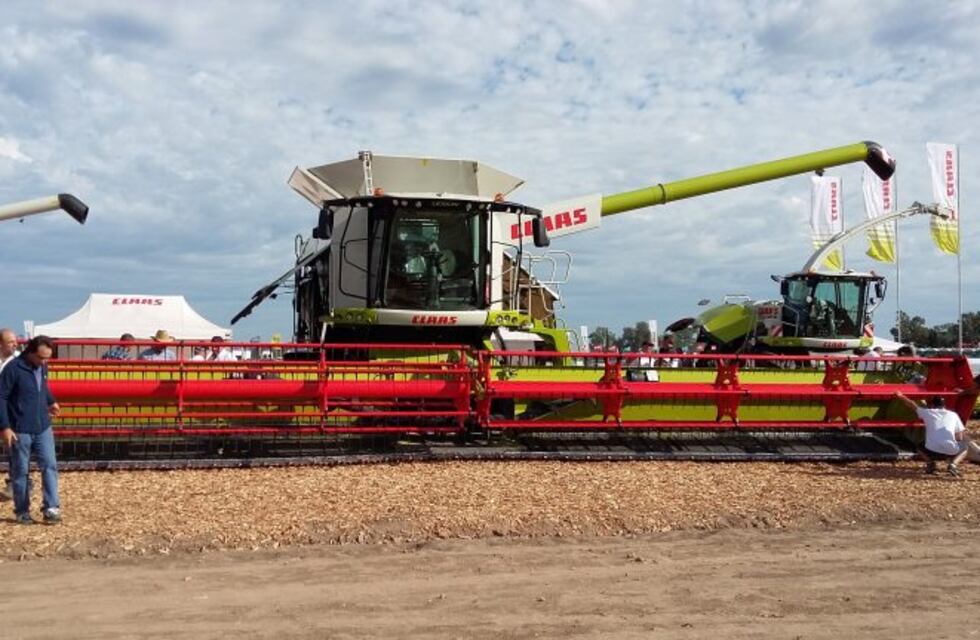 Presentaron en Expoagro la cosechadora más potente y tecnificada del mundo