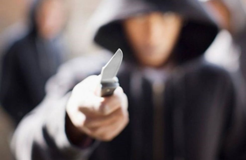 Amenazaba con un cuchillo a transeúntes y fue detenido