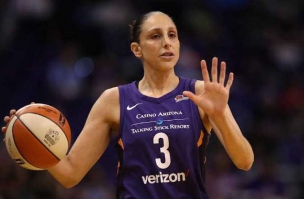 Es la mejor del básquet mundial y le hizo un curioso homenaje a Eva Perón en su calzado