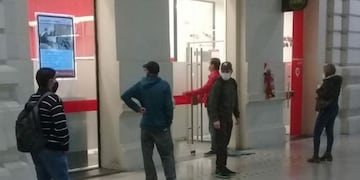 La Terminal de Ómnibus Mariano Moreno reabrió este lunes su sucursal del Banco Municipal en el marco de la nueva fase de aislamiento\u002E (@rosarioterminal)