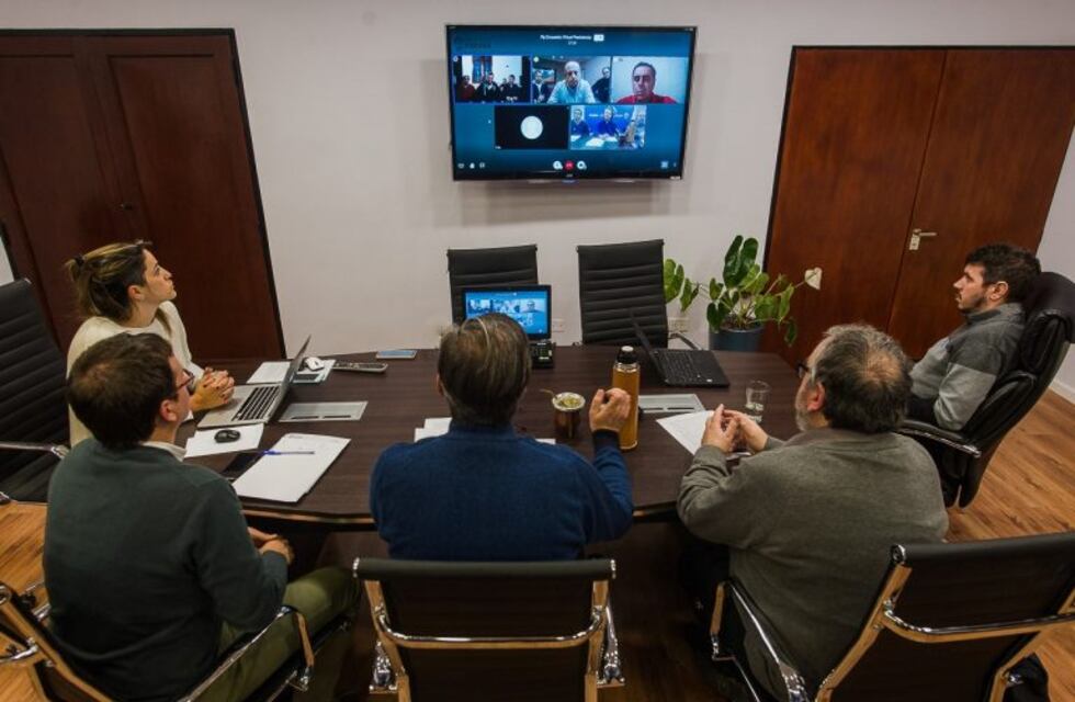 Bahl dialogó con técnicos e intendentes para evaluar la situación del agua