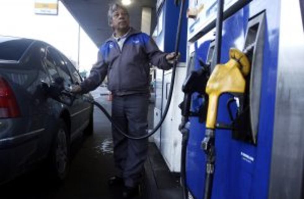 Las estaciones de servicio deberán informar el precio actualizado del combustible en la web