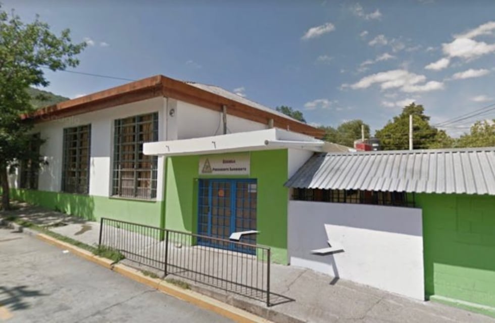 Carlos Paz: entraron a la escuela Sarmiento a robar golosinas y los detuvieron
